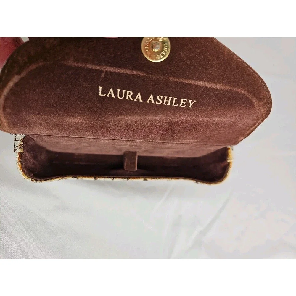 LAURA ASHLEY Glasses Case  Linen covering with Floral Design Magnetic Snap Close